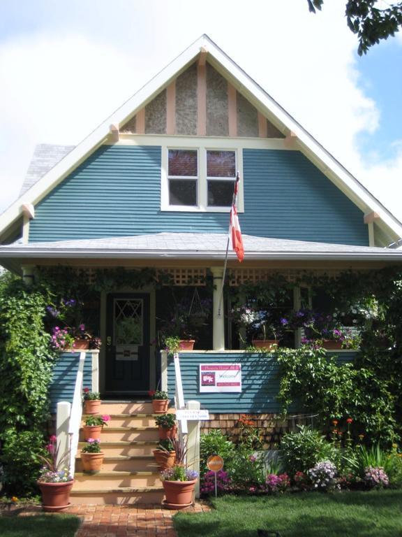 Phoenix House B&B Stettler Ngoại thất bức ảnh